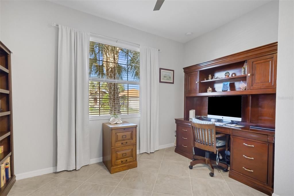 En Venta: $650,000 (4 camas, 3 baños, 2025 Pies cuadrados)