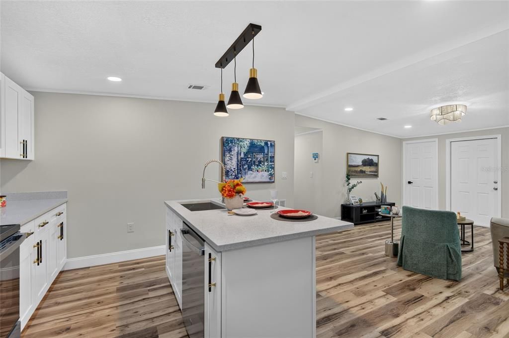 En Venta: $249,888 (4 camas, 3 baños, 1307 Pies cuadrados)