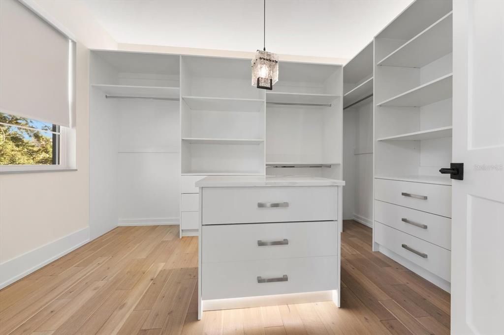 For Sale: $1,395,000 (5 beds, 4 baths, 3000 Square Feet)