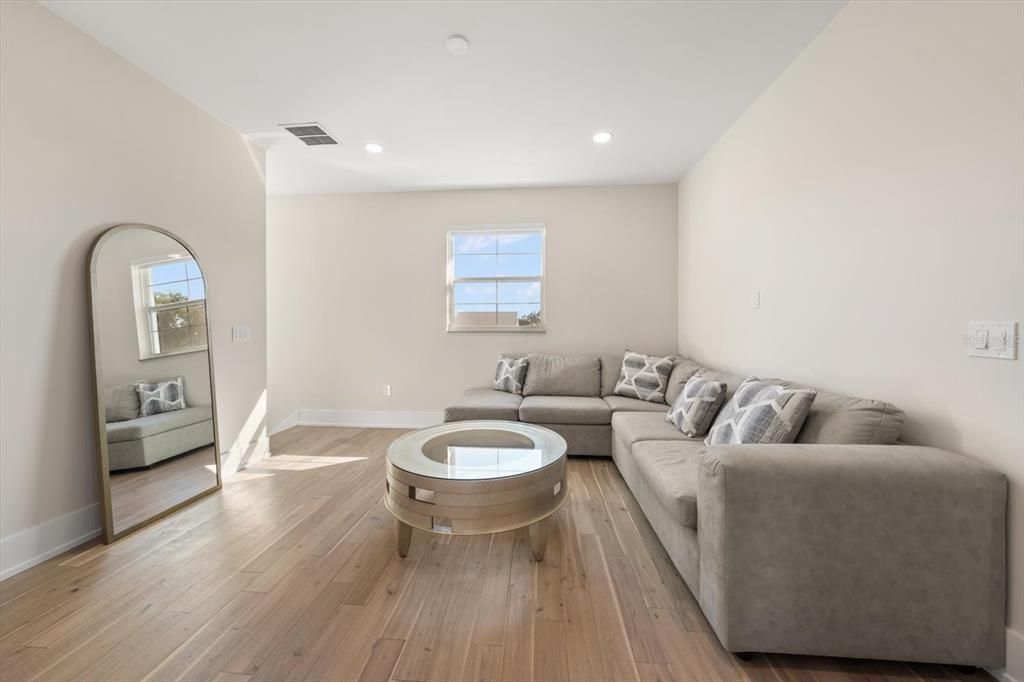 For Sale: $1,395,000 (5 beds, 4 baths, 3000 Square Feet)