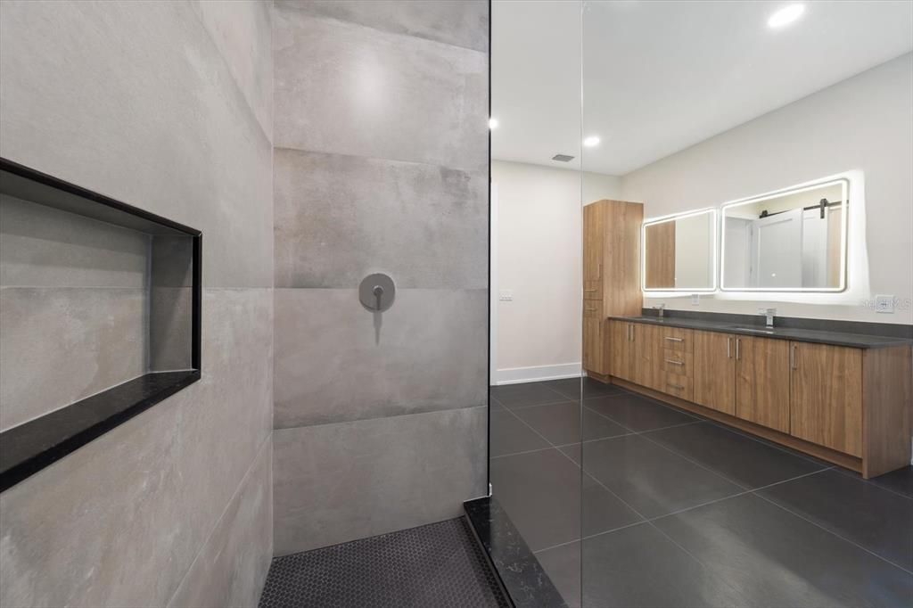 For Sale: $1,395,000 (5 beds, 4 baths, 3000 Square Feet)