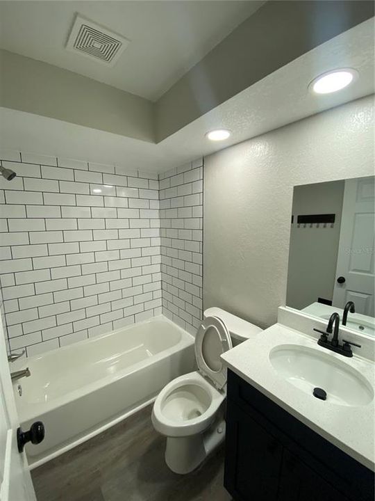 В аренду: $1,800 (2 спален, 2 ванн, 906 Квадратных фут)