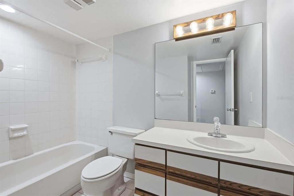 На продажу: $150,000 (2 спален, 2 ванн, 1115 Квадратных фут)
