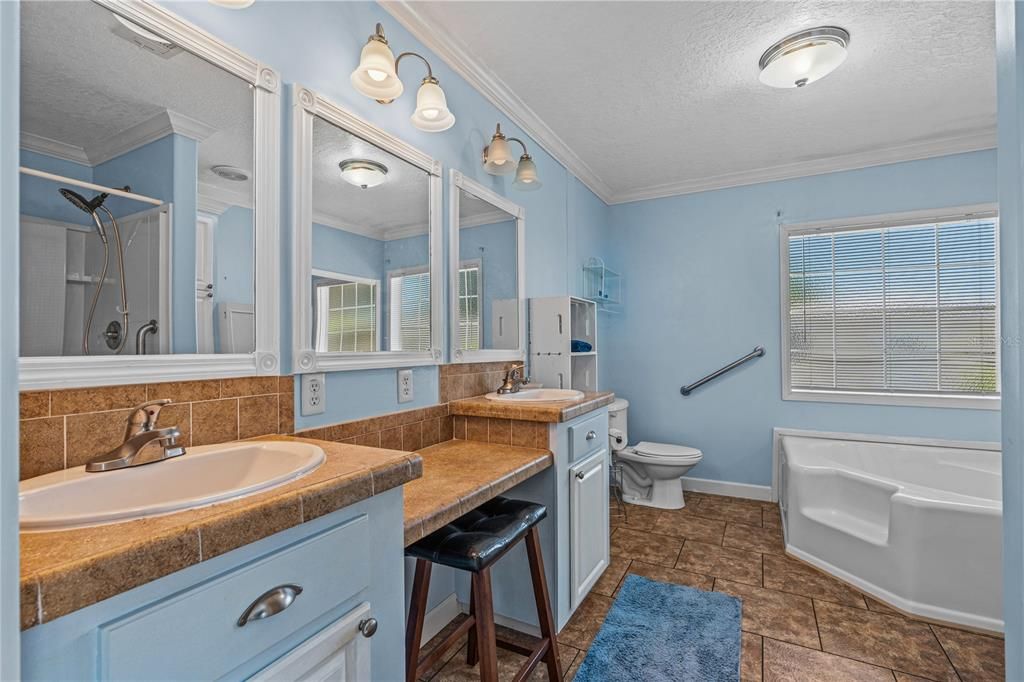 For Sale: $199,500 (2 beds, 2 baths, 1413 Square Feet)
