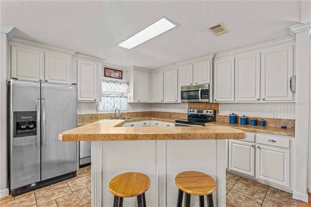 For Sale: $199,500 (2 beds, 2 baths, 1413 Square Feet)