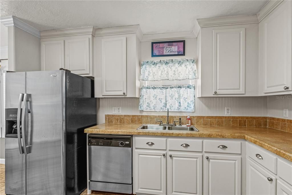 For Sale: $199,500 (2 beds, 2 baths, 1413 Square Feet)