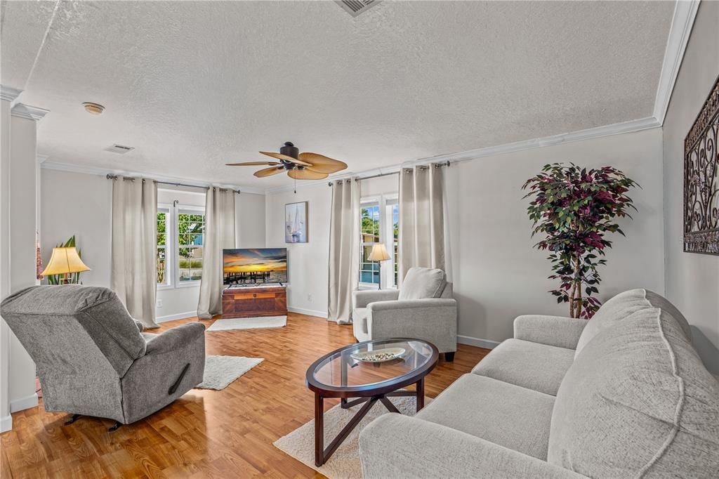 For Sale: $199,500 (2 beds, 2 baths, 1413 Square Feet)