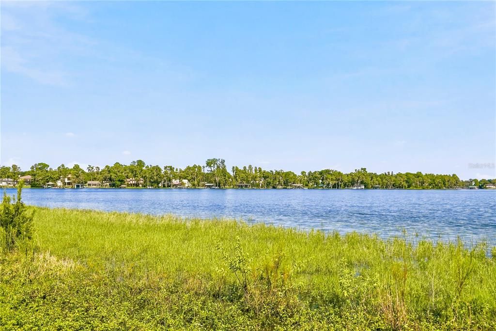 На продажу: $1,600,000 (0.98 acres)