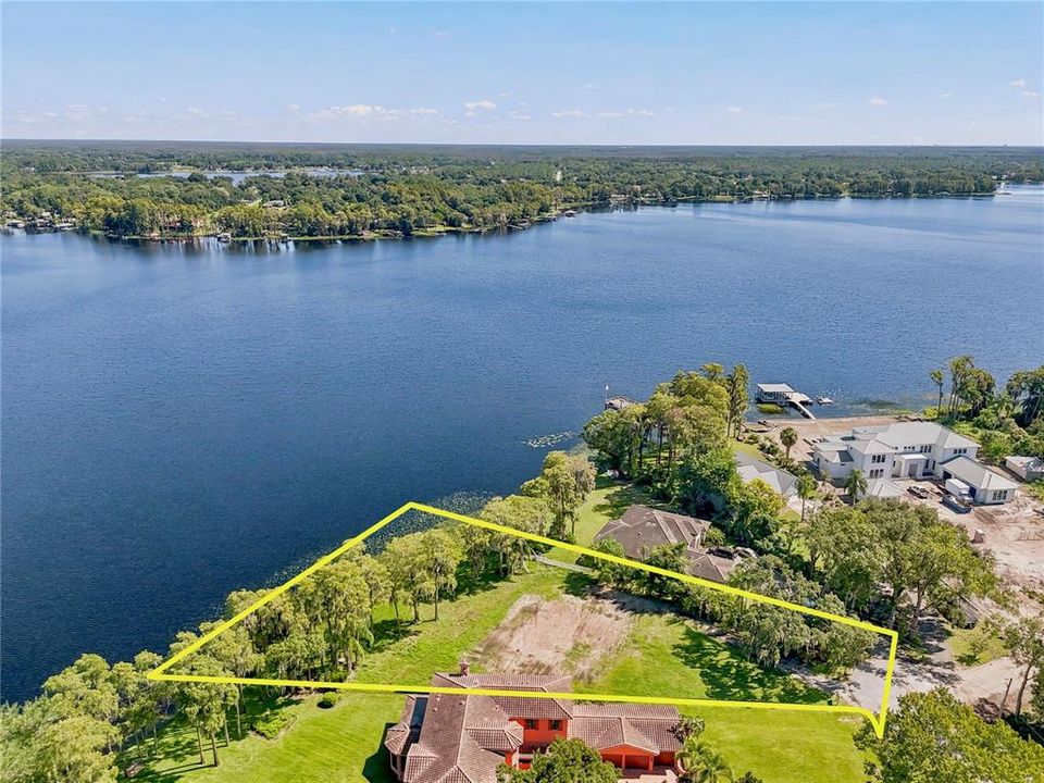 На продажу: $1,600,000 (0.98 acres)