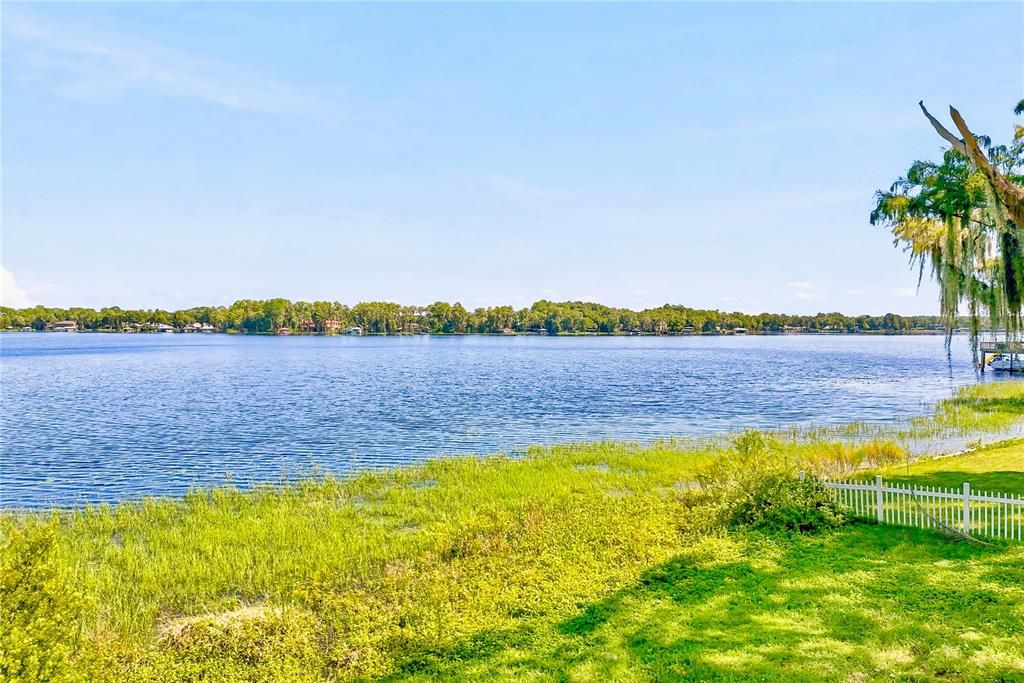 На продажу: $1,600,000 (0.98 acres)
