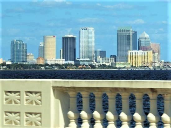 For Rent: $3,950 (2 beds, 2 baths, 894 Square Feet)