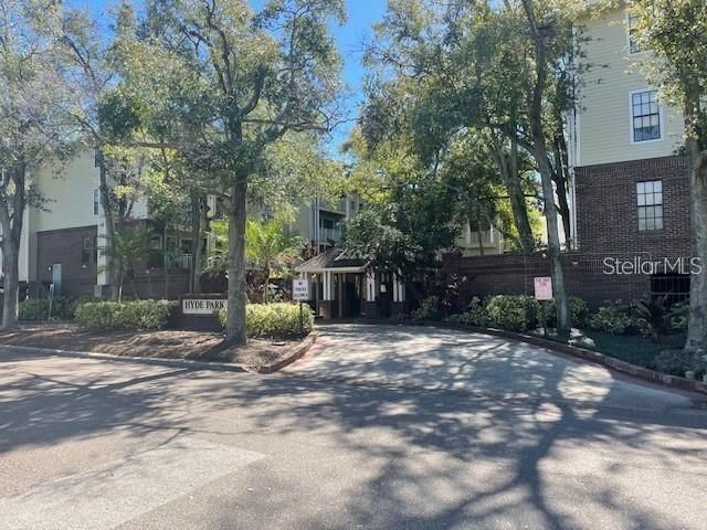 For Rent: $3,950 (2 beds, 2 baths, 894 Square Feet)