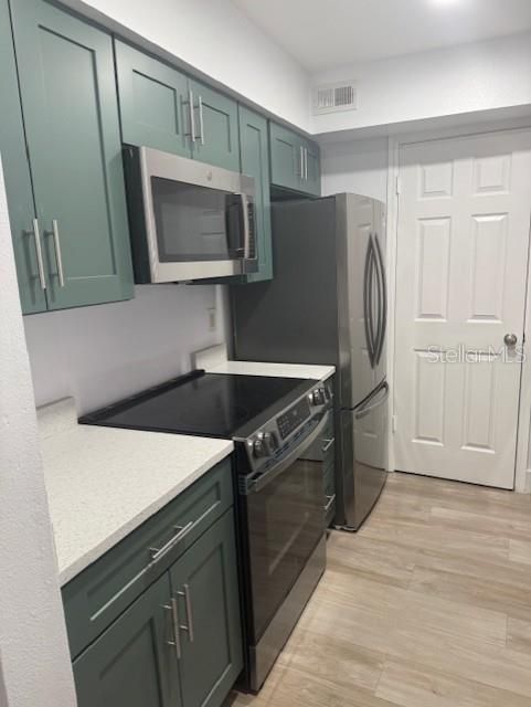 For Rent: $3,950 (2 beds, 2 baths, 894 Square Feet)