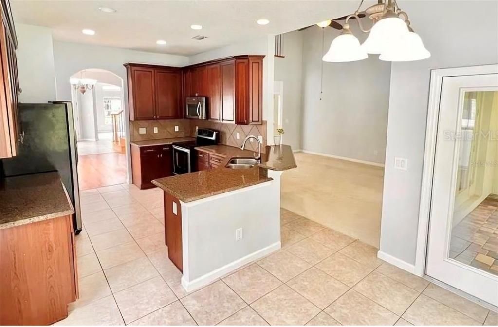 For Sale: $585,000 (4 beds, 2 baths, 2809 Square Feet)