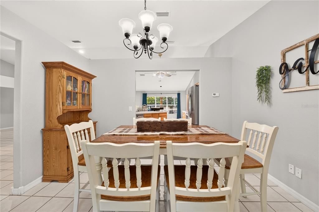 En Venta: $560,000 (4 camas, 3 baños, 2894 Pies cuadrados)