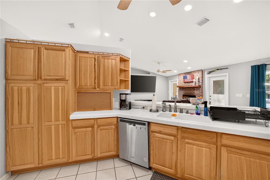 En Venta: $560,000 (4 camas, 3 baños, 2894 Pies cuadrados)