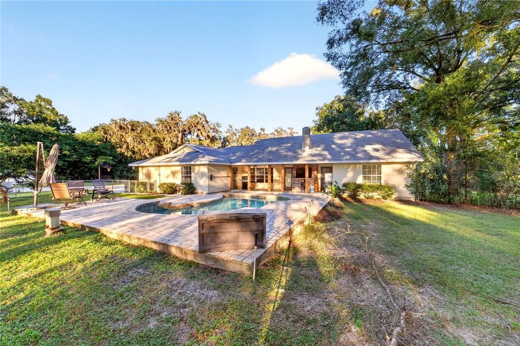 En Venta: $560,000 (4 camas, 3 baños, 2894 Pies cuadrados)