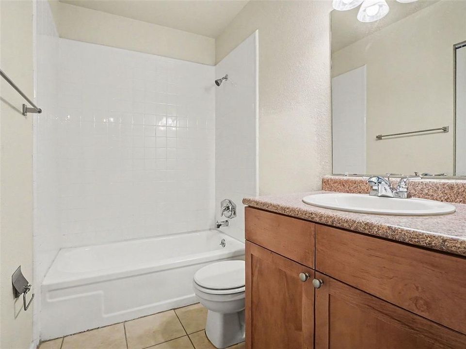 En Venta: $230,000 (3 camas, 2 baños, 1268 Pies cuadrados)