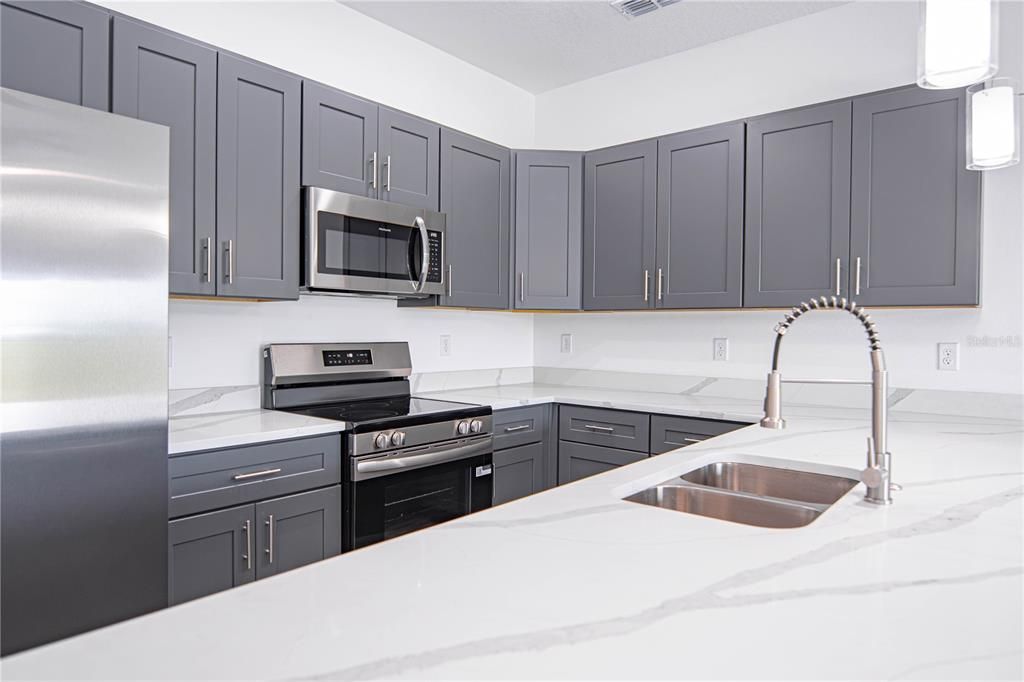 For Sale: $485,000 (6 beds, 0 baths, 2662 Square Feet)