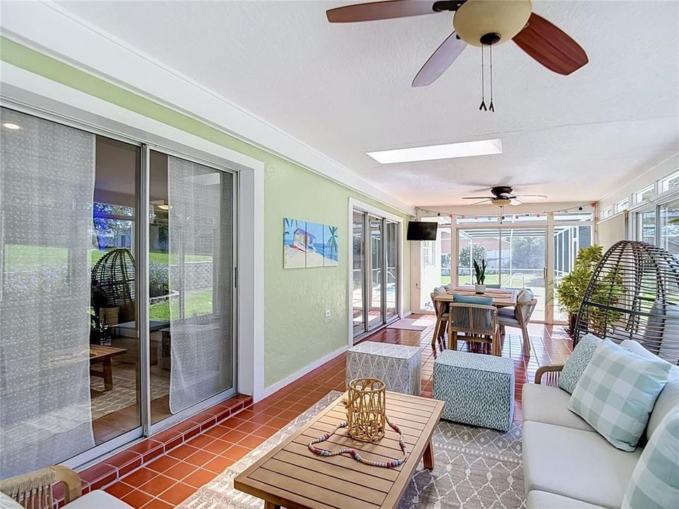En Venta: $409,500 (3 camas, 2 baños, 2100 Pies cuadrados)