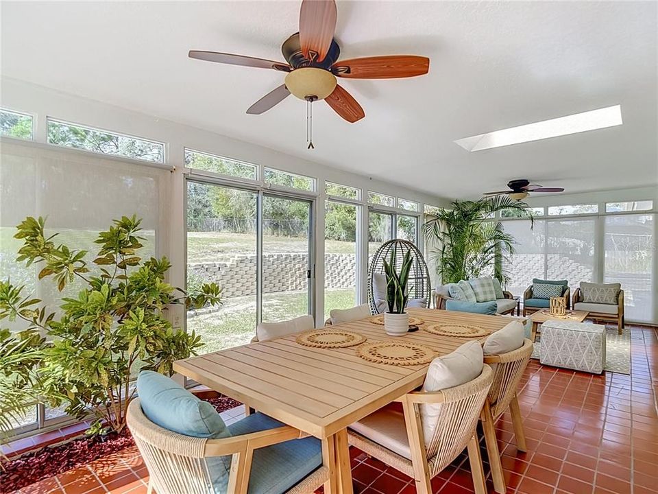 En Venta: $409,500 (3 camas, 2 baños, 2100 Pies cuadrados)