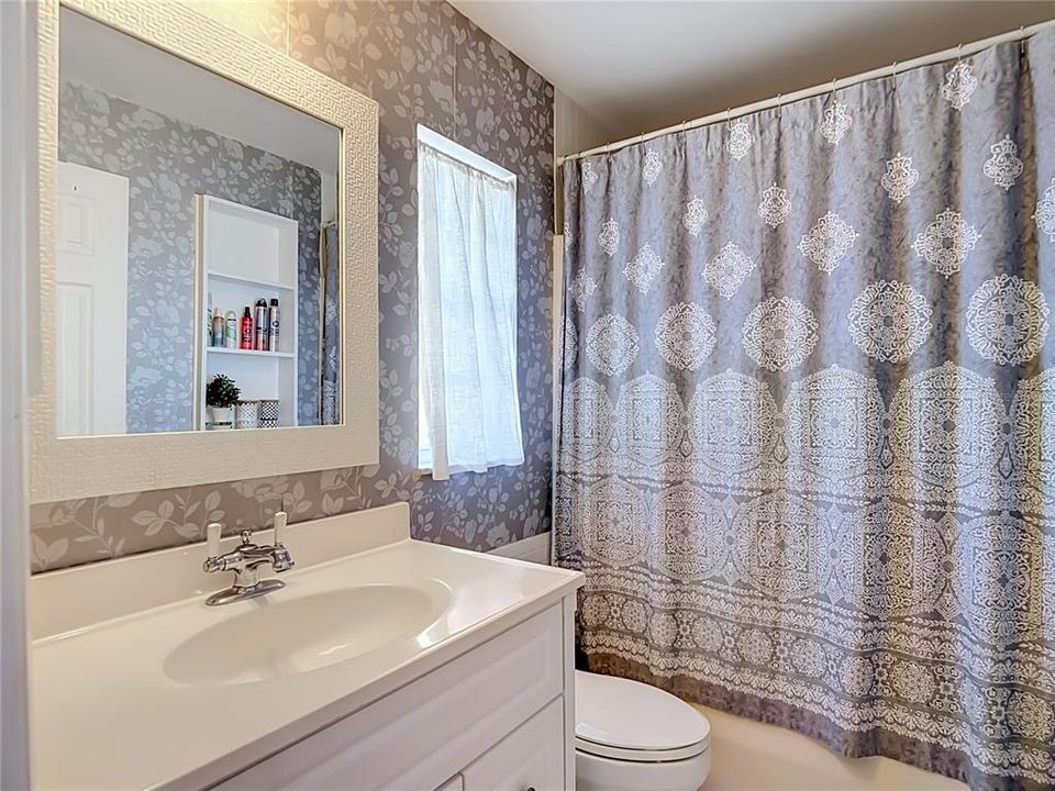 En Venta: $409,500 (3 camas, 2 baños, 2100 Pies cuadrados)