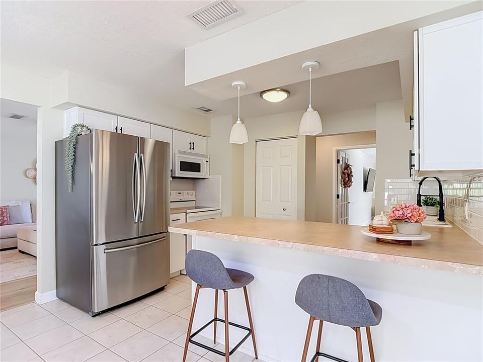 En Venta: $409,500 (3 camas, 2 baños, 2100 Pies cuadrados)