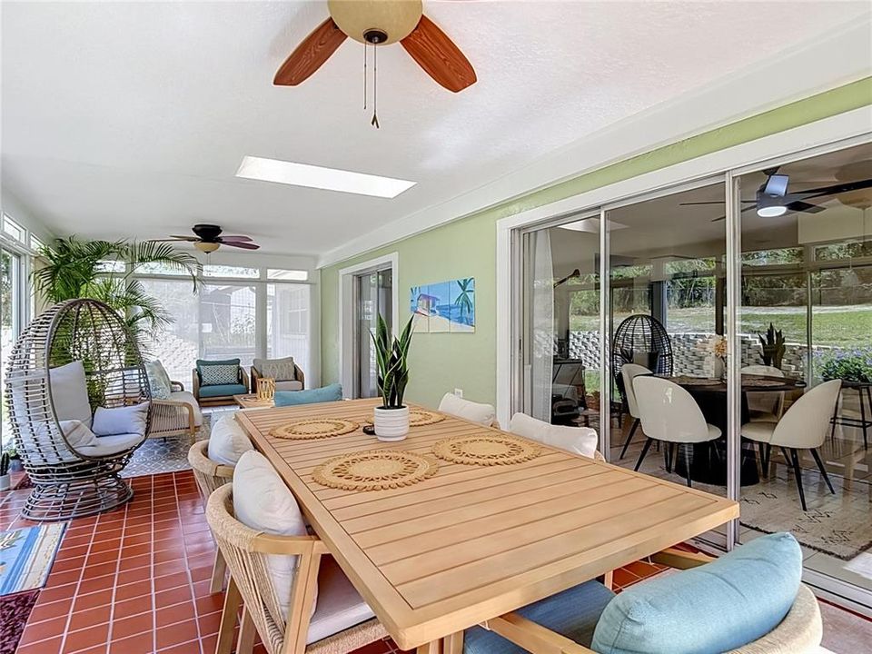 En Venta: $409,500 (3 camas, 2 baños, 2100 Pies cuadrados)