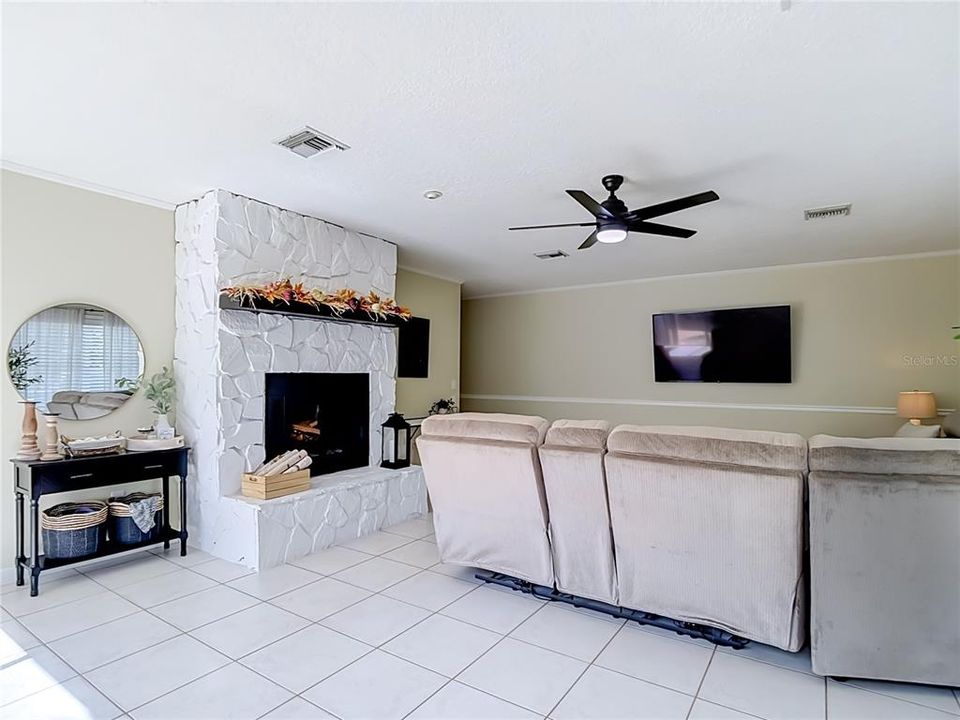 En Venta: $409,500 (3 camas, 2 baños, 2100 Pies cuadrados)