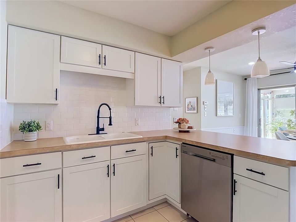 En Venta: $409,500 (3 camas, 2 baños, 2100 Pies cuadrados)