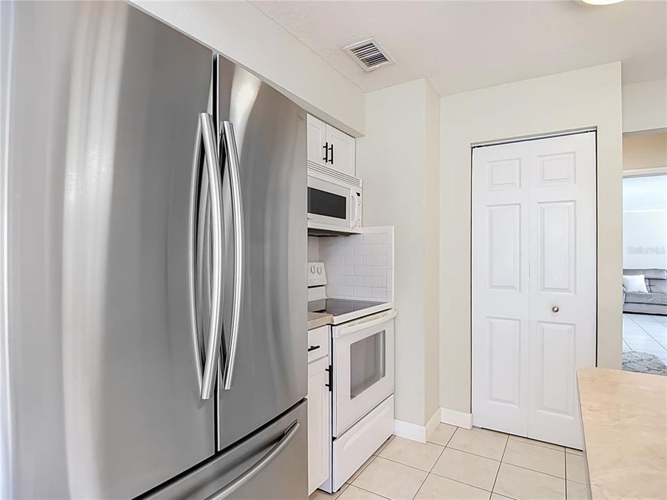 En Venta: $409,500 (3 camas, 2 baños, 2100 Pies cuadrados)