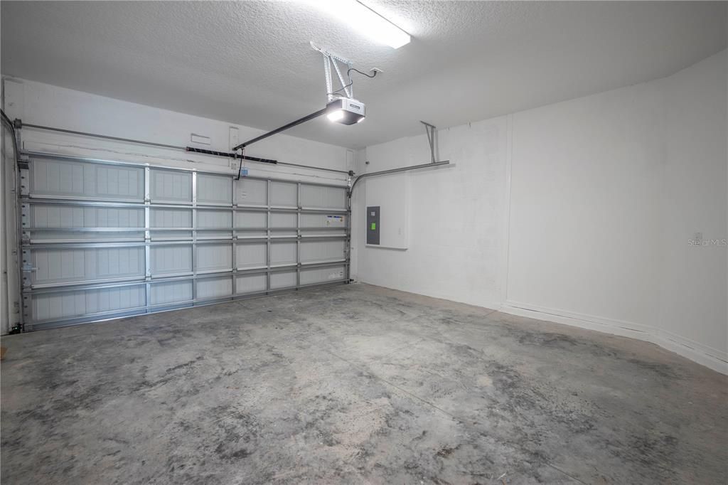 For Rent: $3,800 (3 beds, 2 baths, 2010 Square Feet)