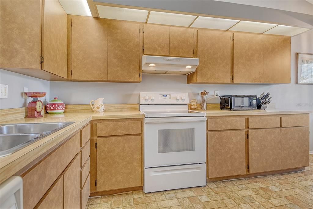 На продажу: $165,000 (2 спален, 2 ванн, 1400 Квадратных фут)