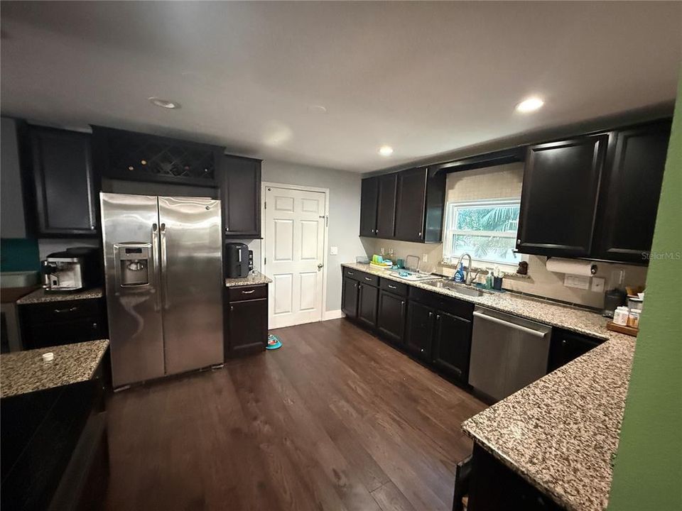En Venta: $599,000 (3 camas, 2 baños, 2384 Pies cuadrados)