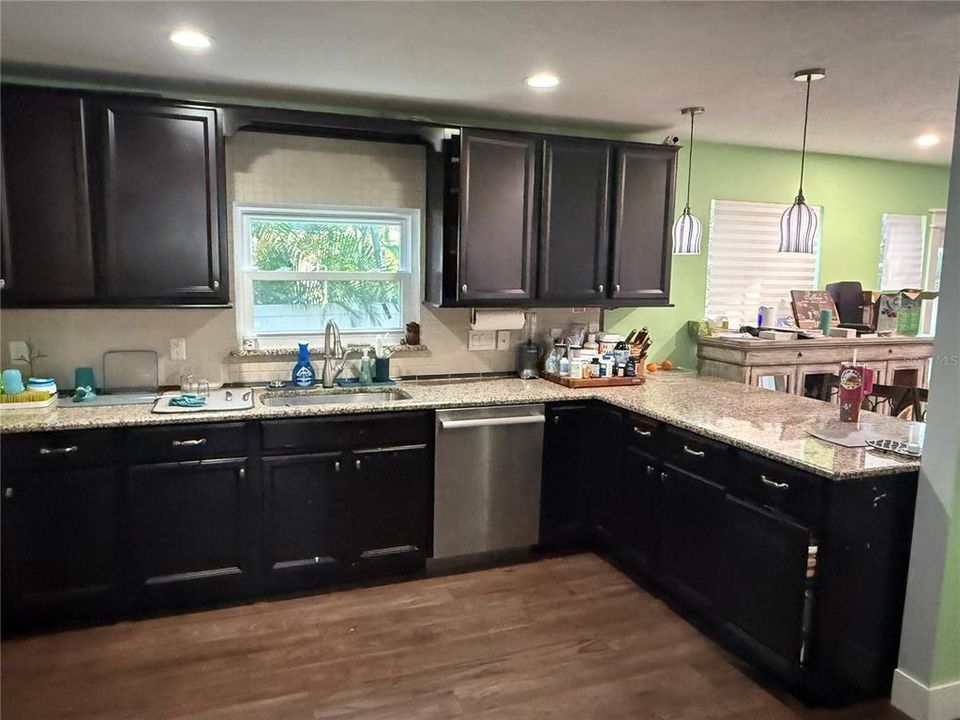 En Venta: $599,000 (3 camas, 2 baños, 2384 Pies cuadrados)