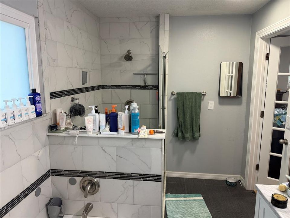 En Venta: $599,000 (3 camas, 2 baños, 2384 Pies cuadrados)