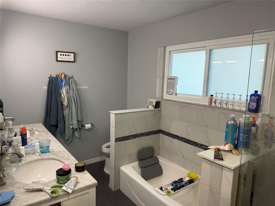 En Venta: $599,000 (3 camas, 2 baños, 2384 Pies cuadrados)