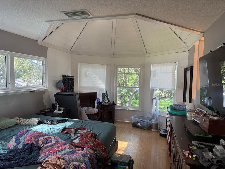 En Venta: $599,000 (3 camas, 2 baños, 2384 Pies cuadrados)