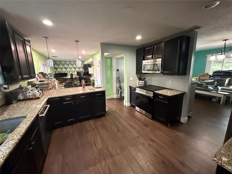 En Venta: $599,000 (3 camas, 2 baños, 2384 Pies cuadrados)