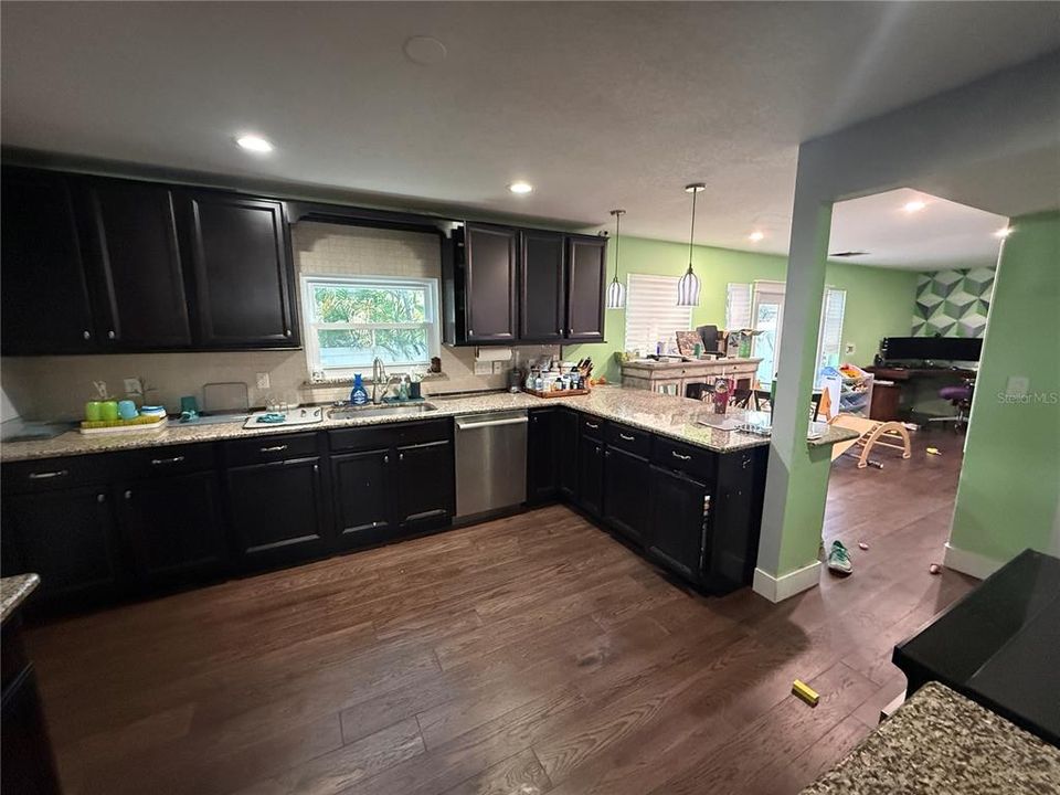 En Venta: $599,000 (3 camas, 2 baños, 2384 Pies cuadrados)