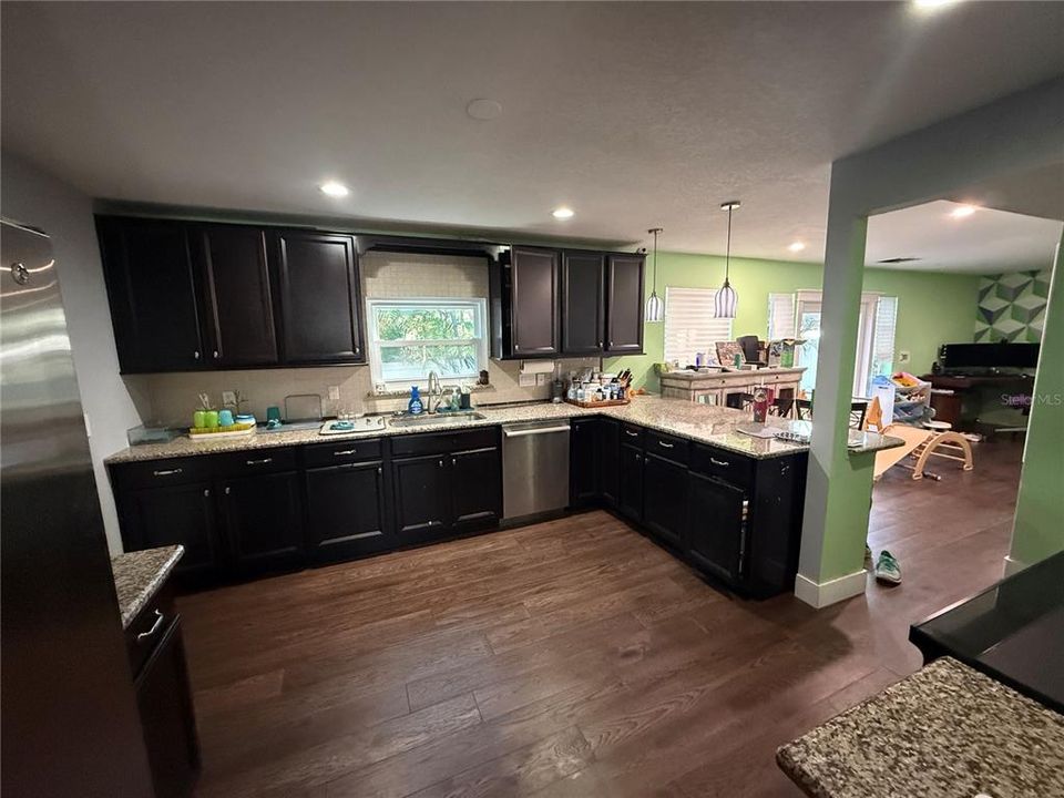 En Venta: $599,000 (3 camas, 2 baños, 2384 Pies cuadrados)