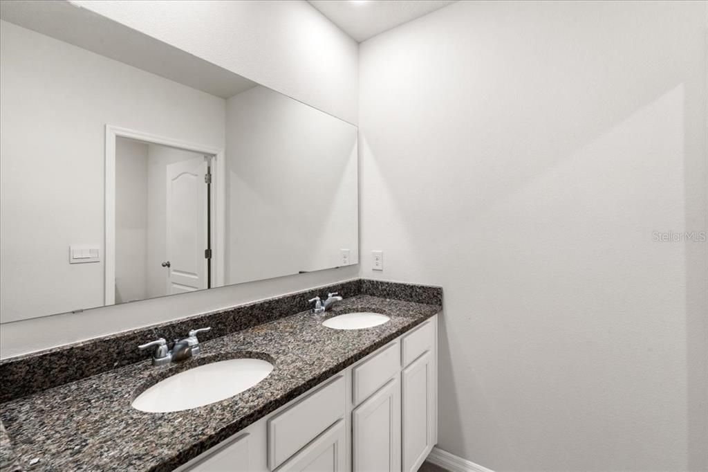 For Sale: $460,000 (5 beds, 3 baths, 2626 Square Feet)