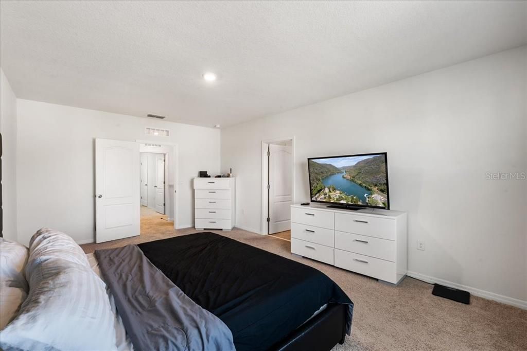 For Sale: $460,000 (5 beds, 3 baths, 2626 Square Feet)