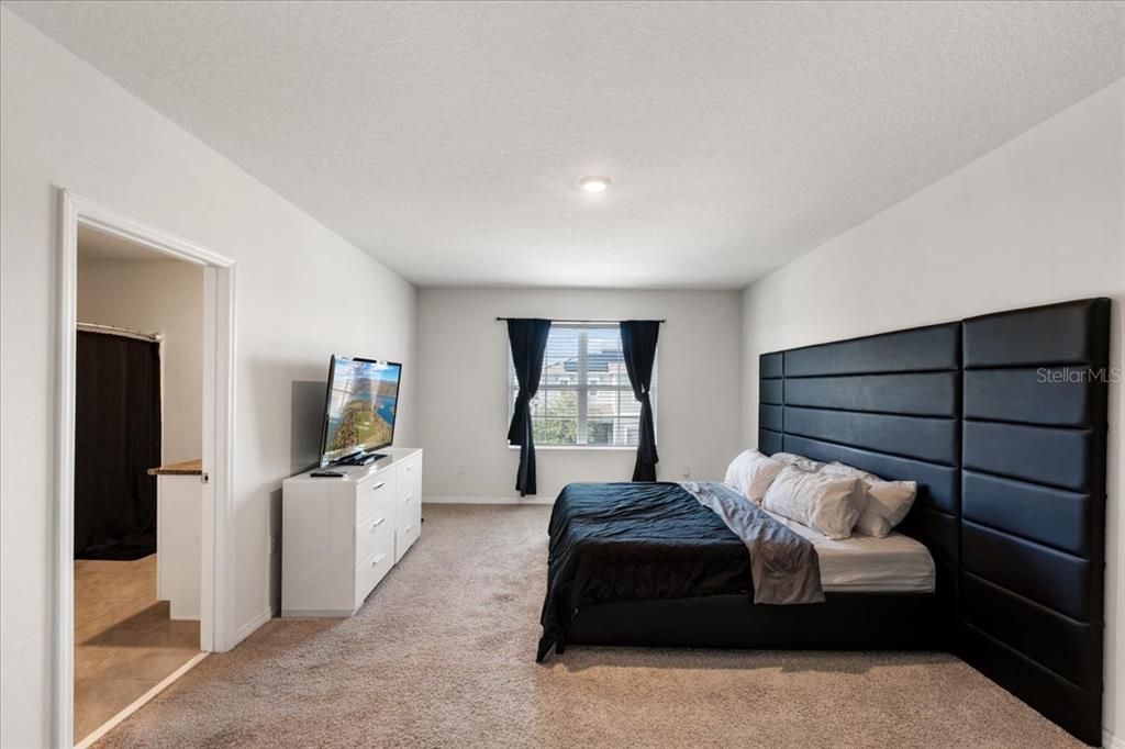 For Sale: $460,000 (5 beds, 3 baths, 2626 Square Feet)