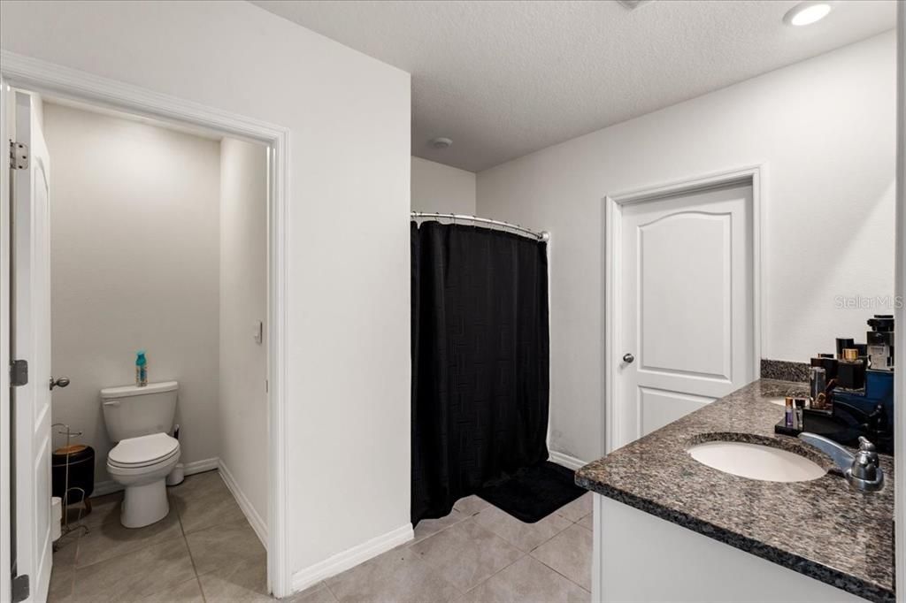 For Sale: $460,000 (5 beds, 3 baths, 2626 Square Feet)