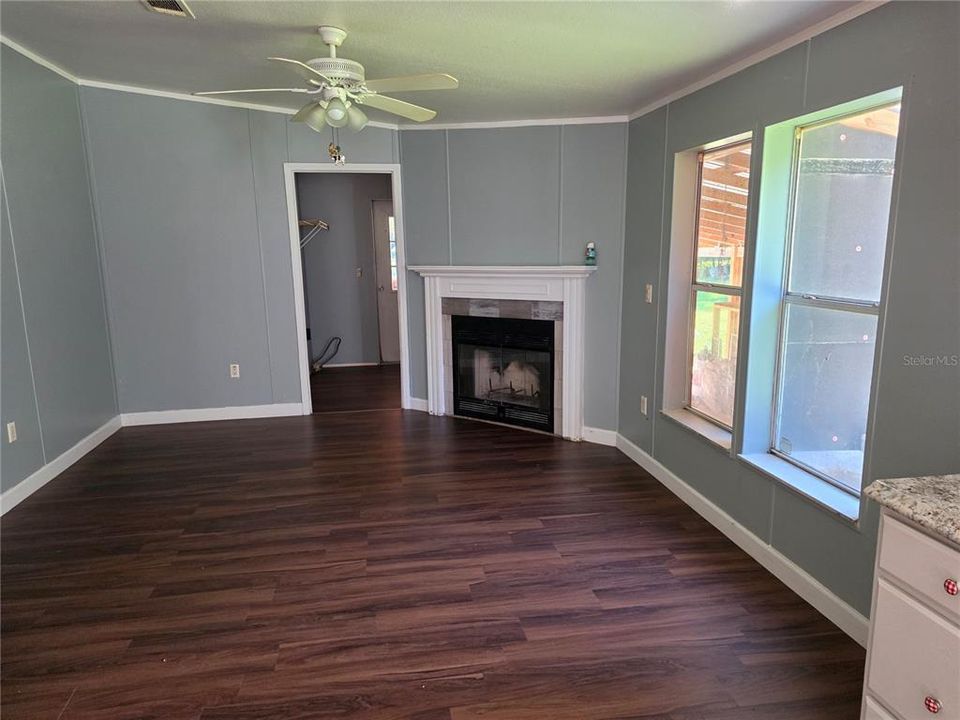 For Sale: $290,000 (3 beds, 2 baths, 1809 Square Feet)