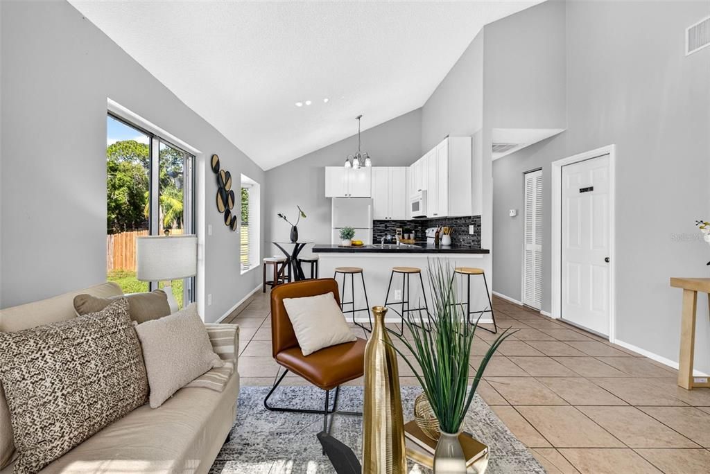 For Rent: $2,000 (2 beds, 1 baths, 797 Square Feet)