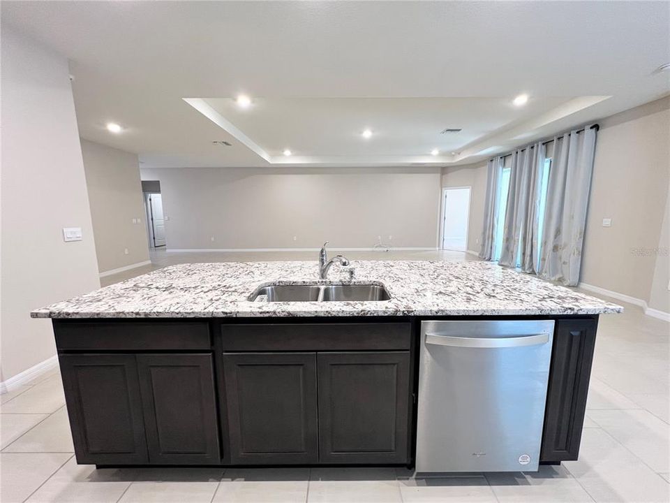 В аренду: $2,750 (4 спален, 3 ванн, 2393 Квадратных фут)