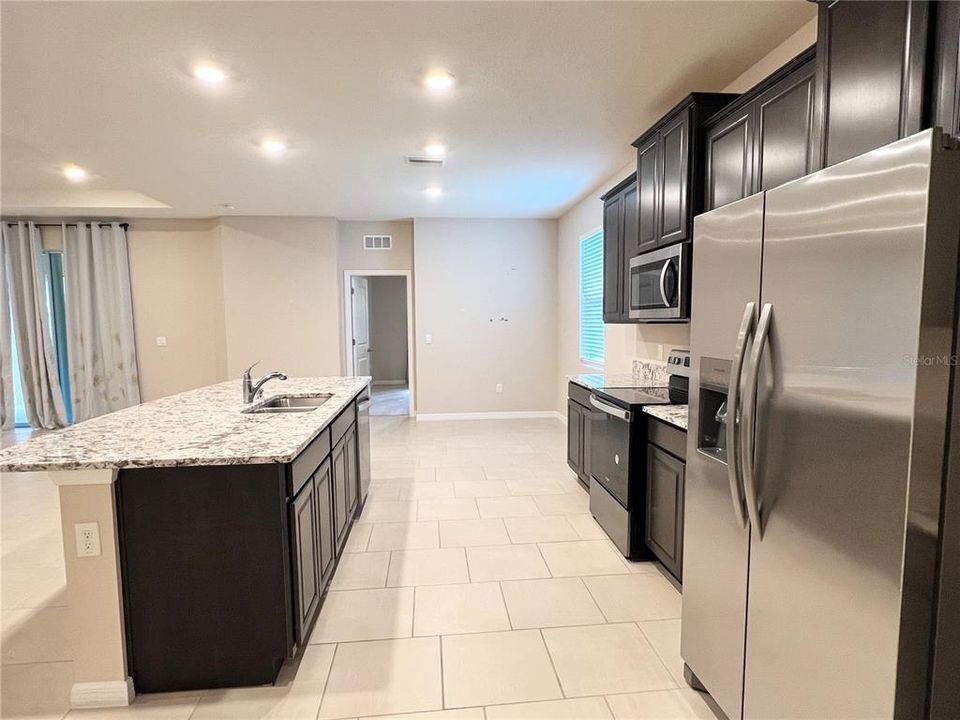 В аренду: $2,750 (4 спален, 3 ванн, 2393 Квадратных фут)