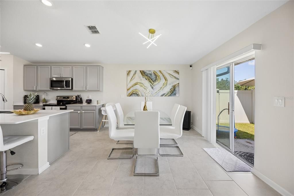 For Rent: $2,500 (4 beds, 2 baths, 1950 Square Feet)